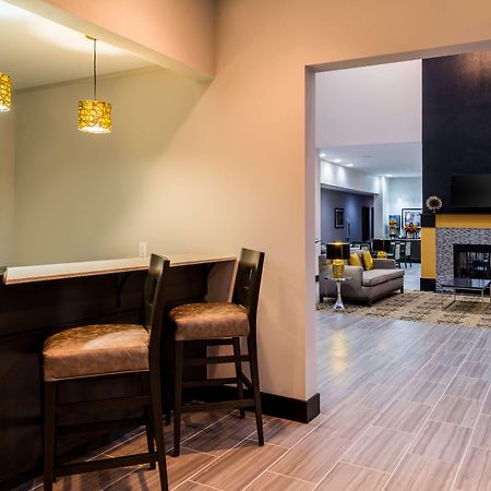 Best Western Plus Regency Park Walker Екстериор снимка