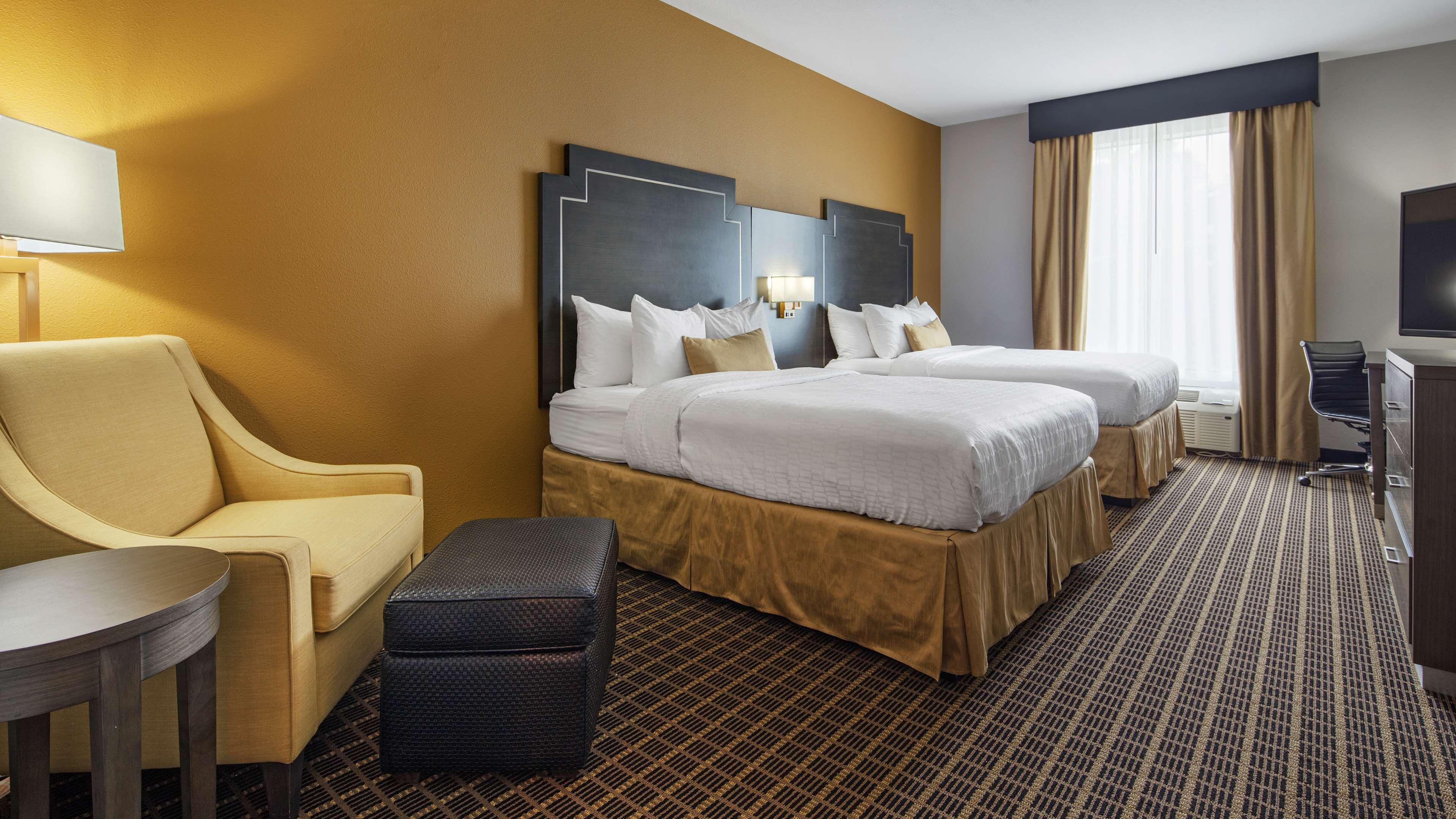 Best Western Plus Regency Park Walker Екстериор снимка