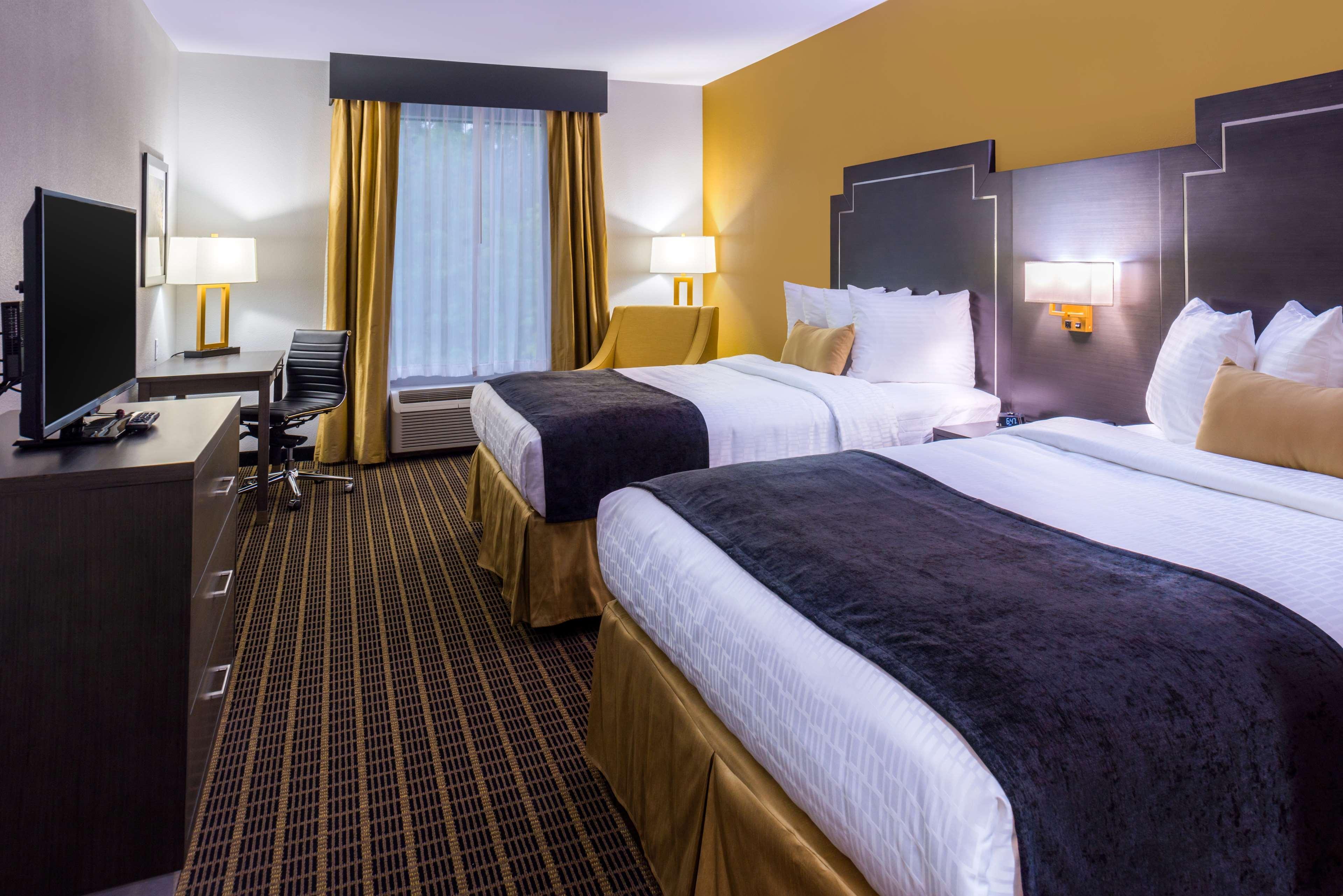 Best Western Plus Regency Park Walker Екстериор снимка