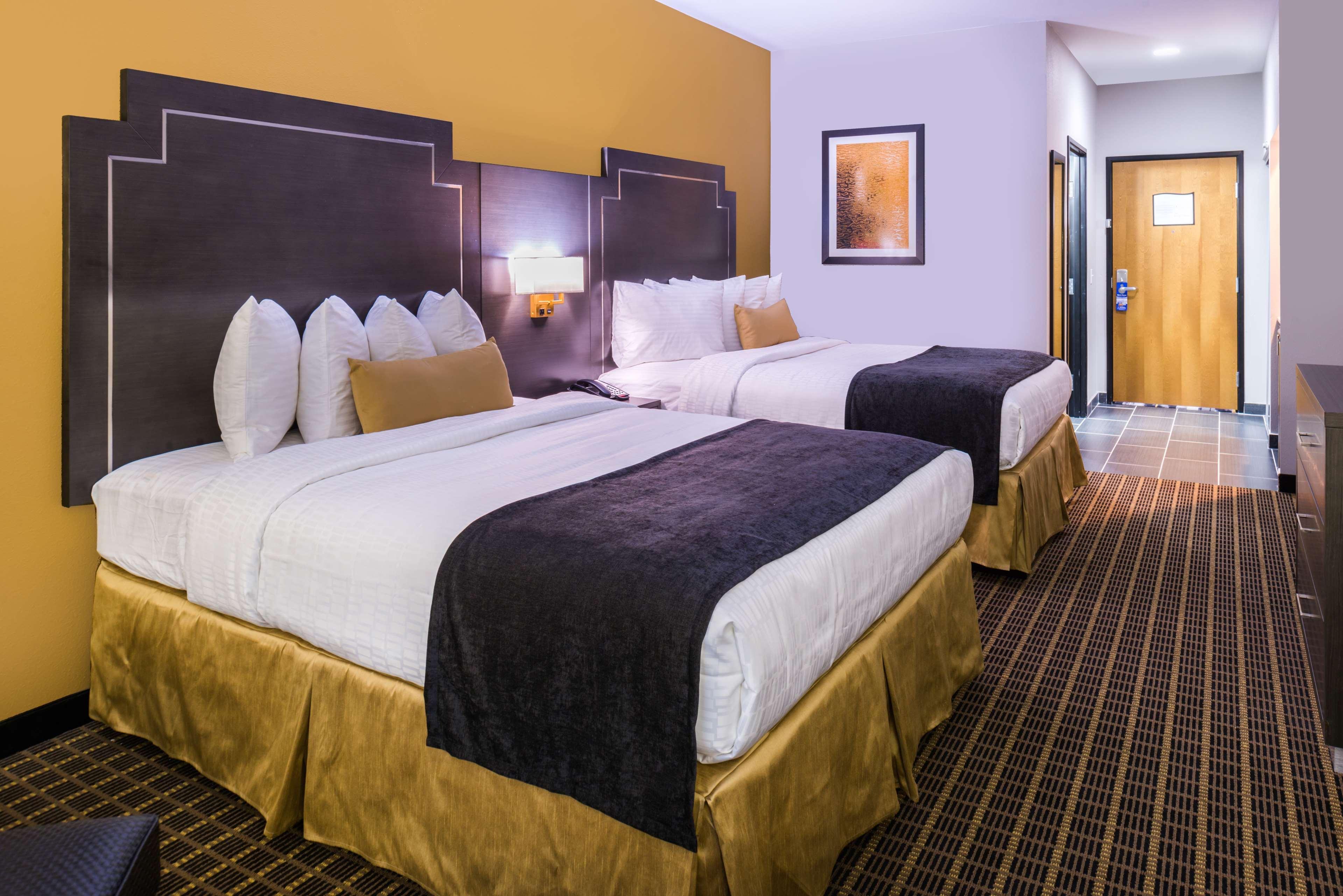 Best Western Plus Regency Park Walker Екстериор снимка