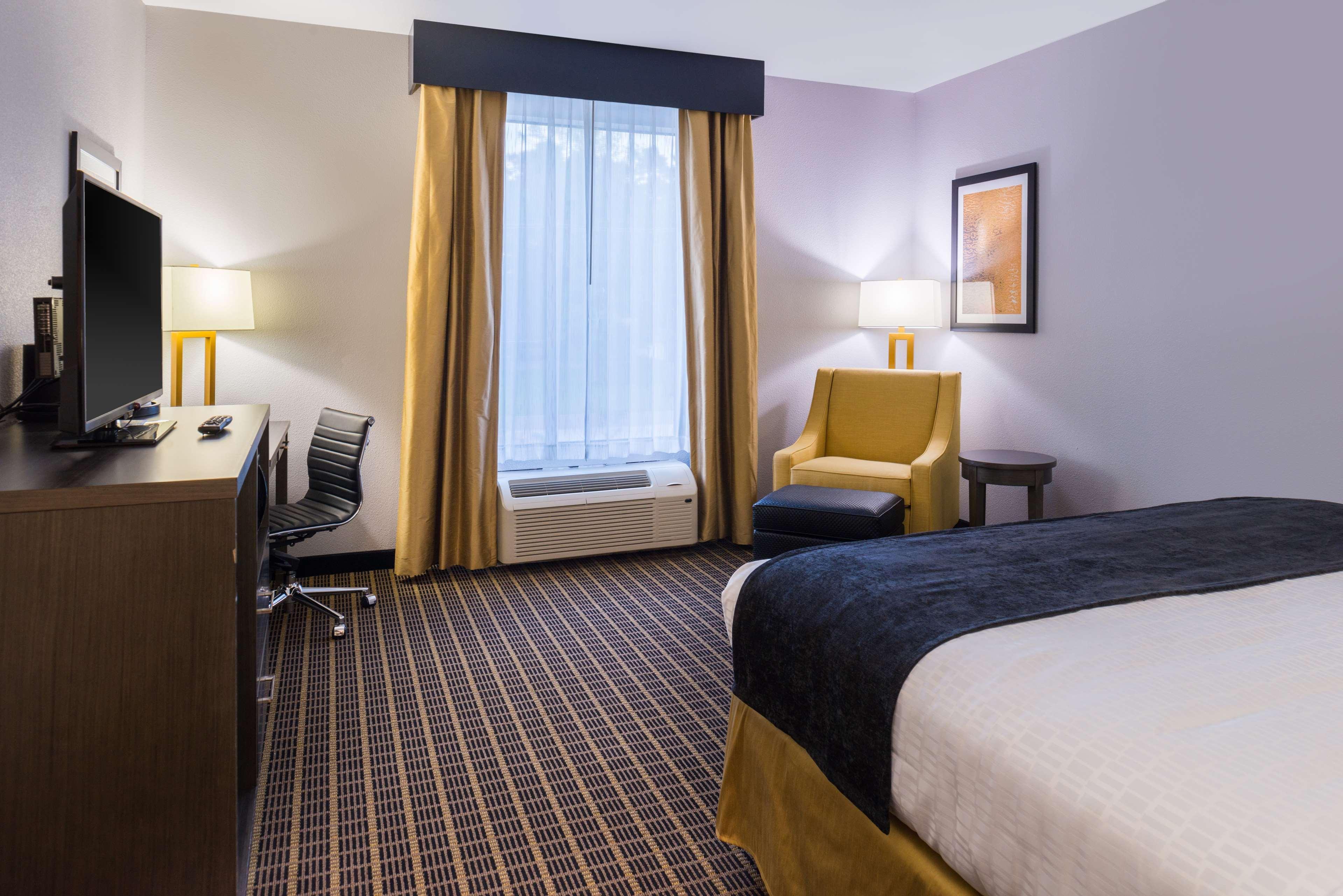 Best Western Plus Regency Park Walker Екстериор снимка