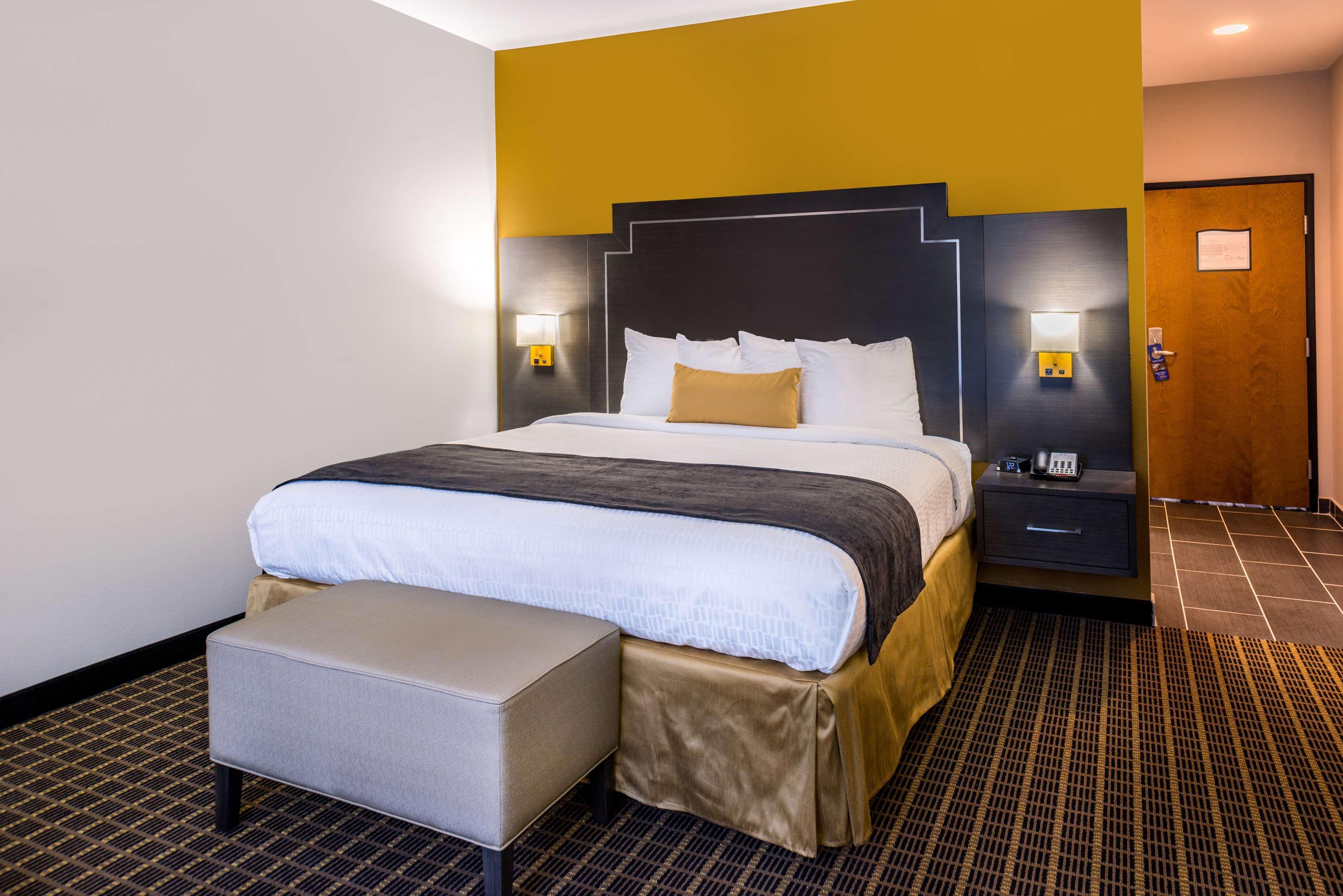 Best Western Plus Regency Park Walker Екстериор снимка