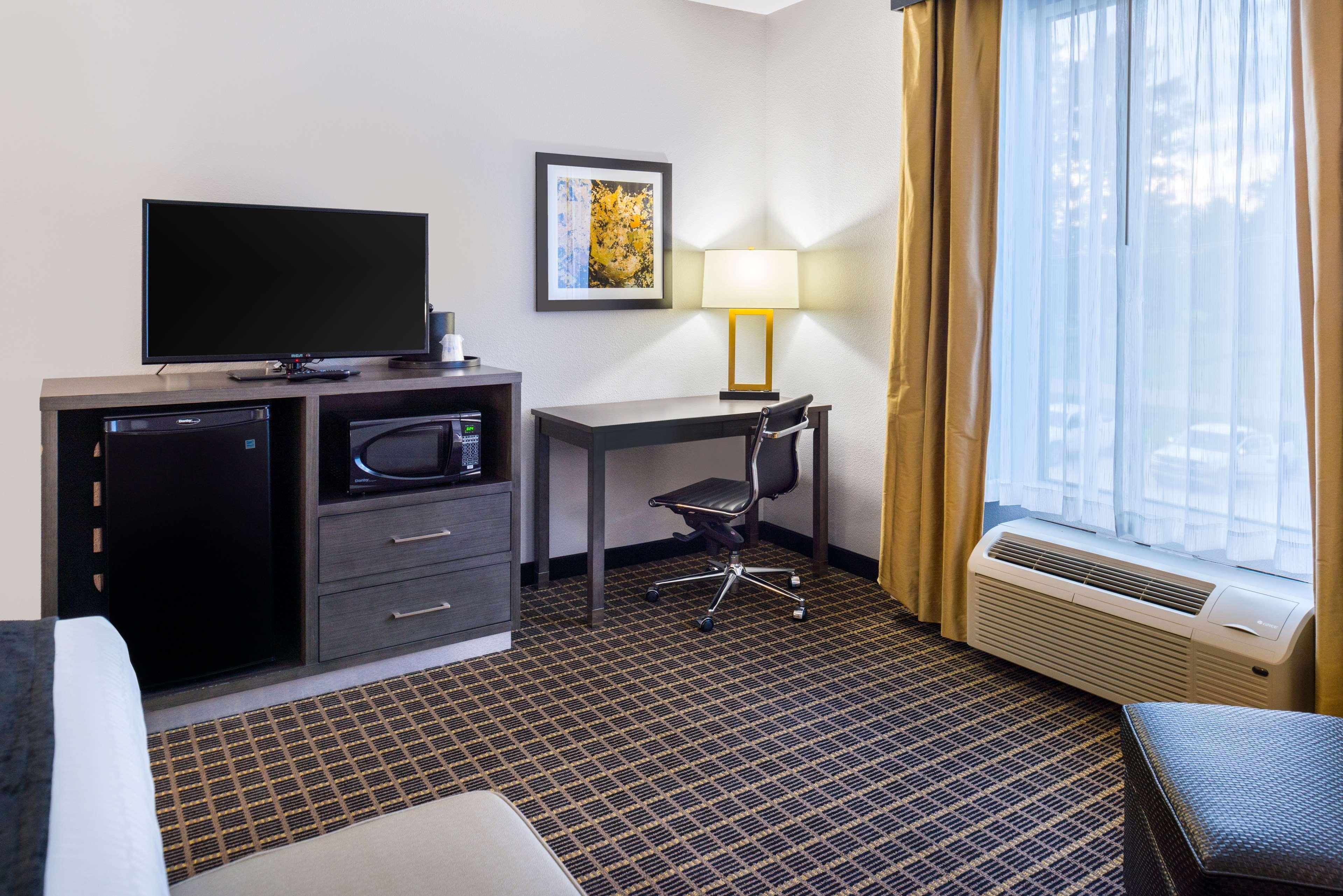 Best Western Plus Regency Park Walker Екстериор снимка