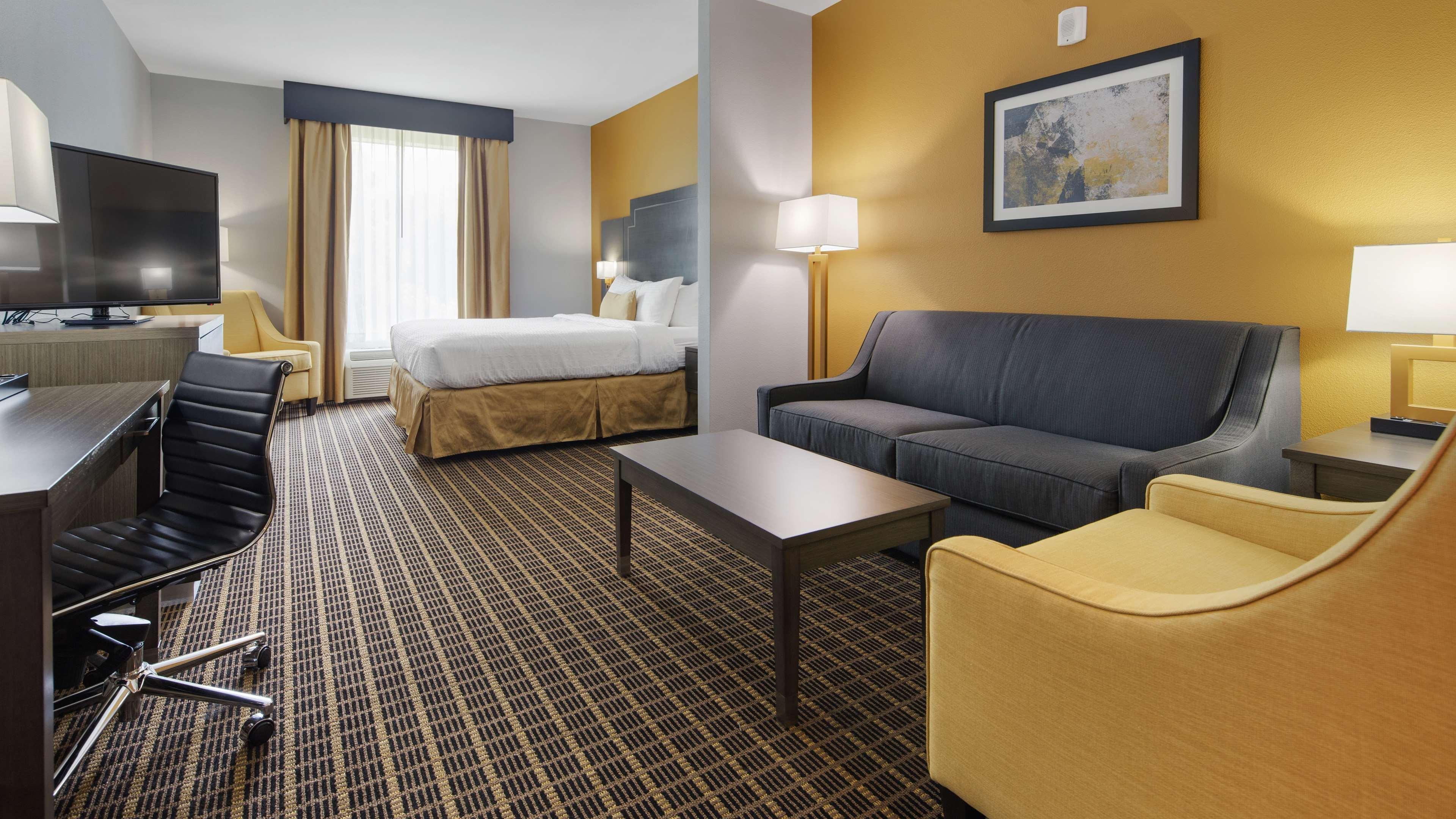 Best Western Plus Regency Park Walker Екстериор снимка