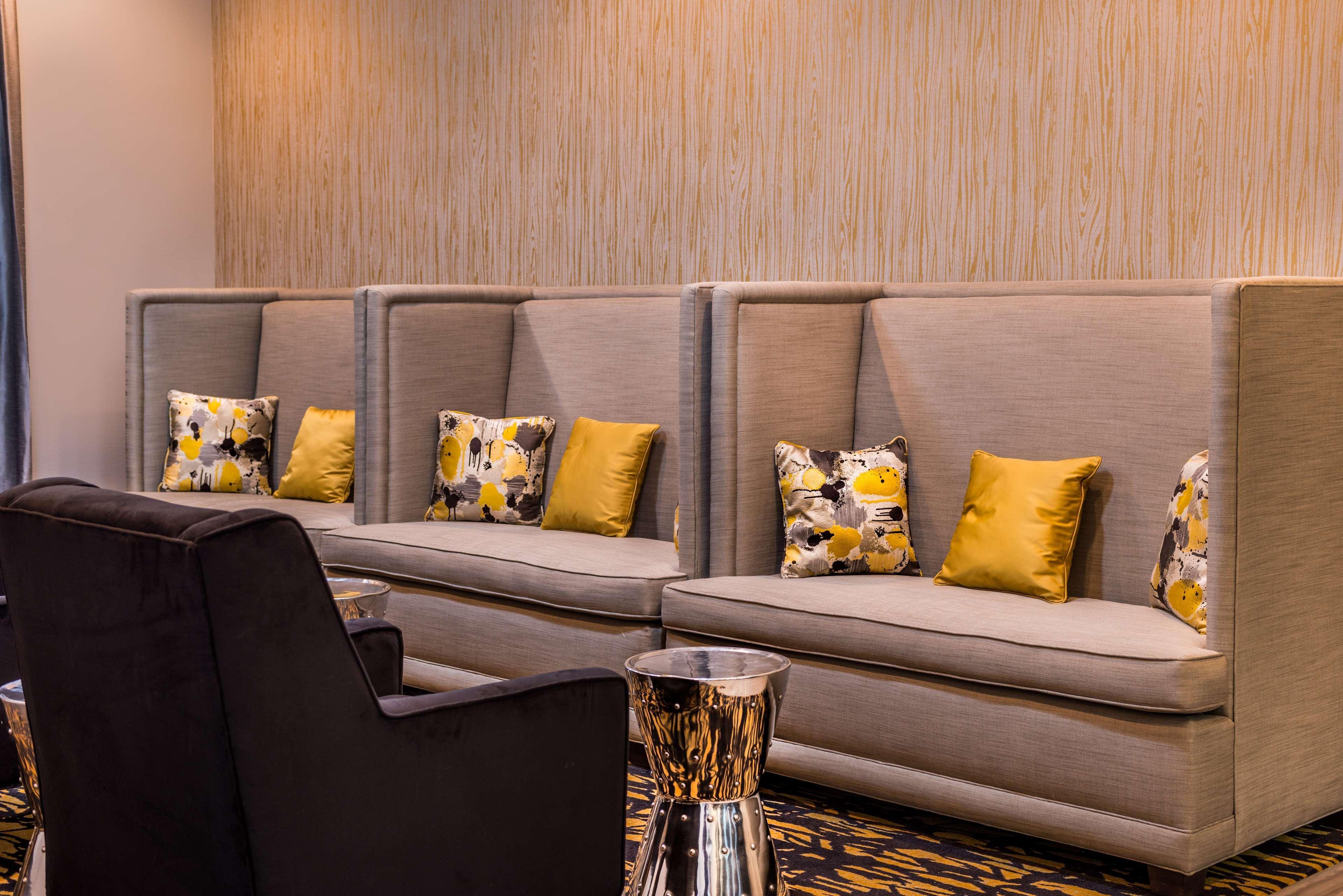 Best Western Plus Regency Park Walker Екстериор снимка