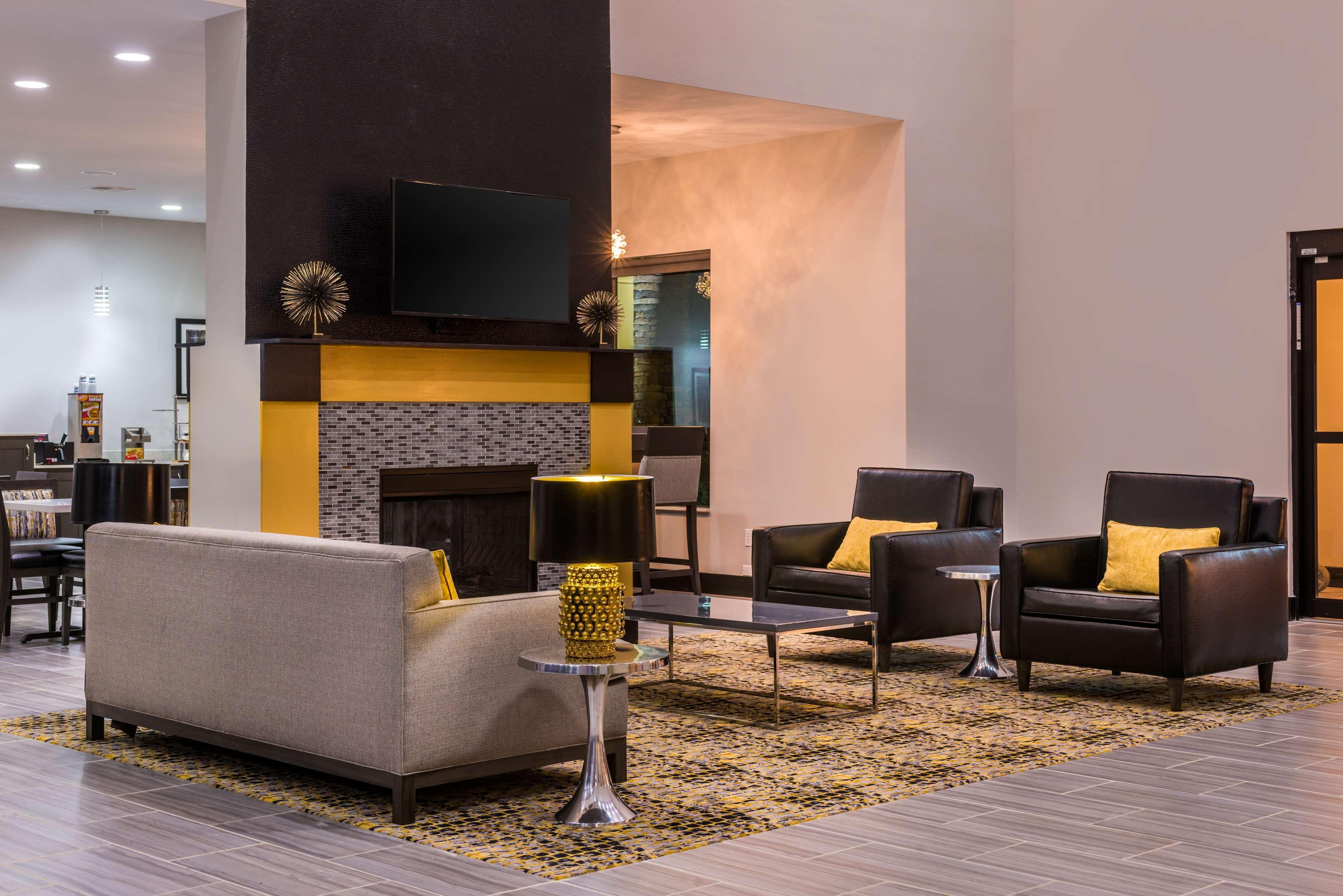 Best Western Plus Regency Park Walker Екстериор снимка