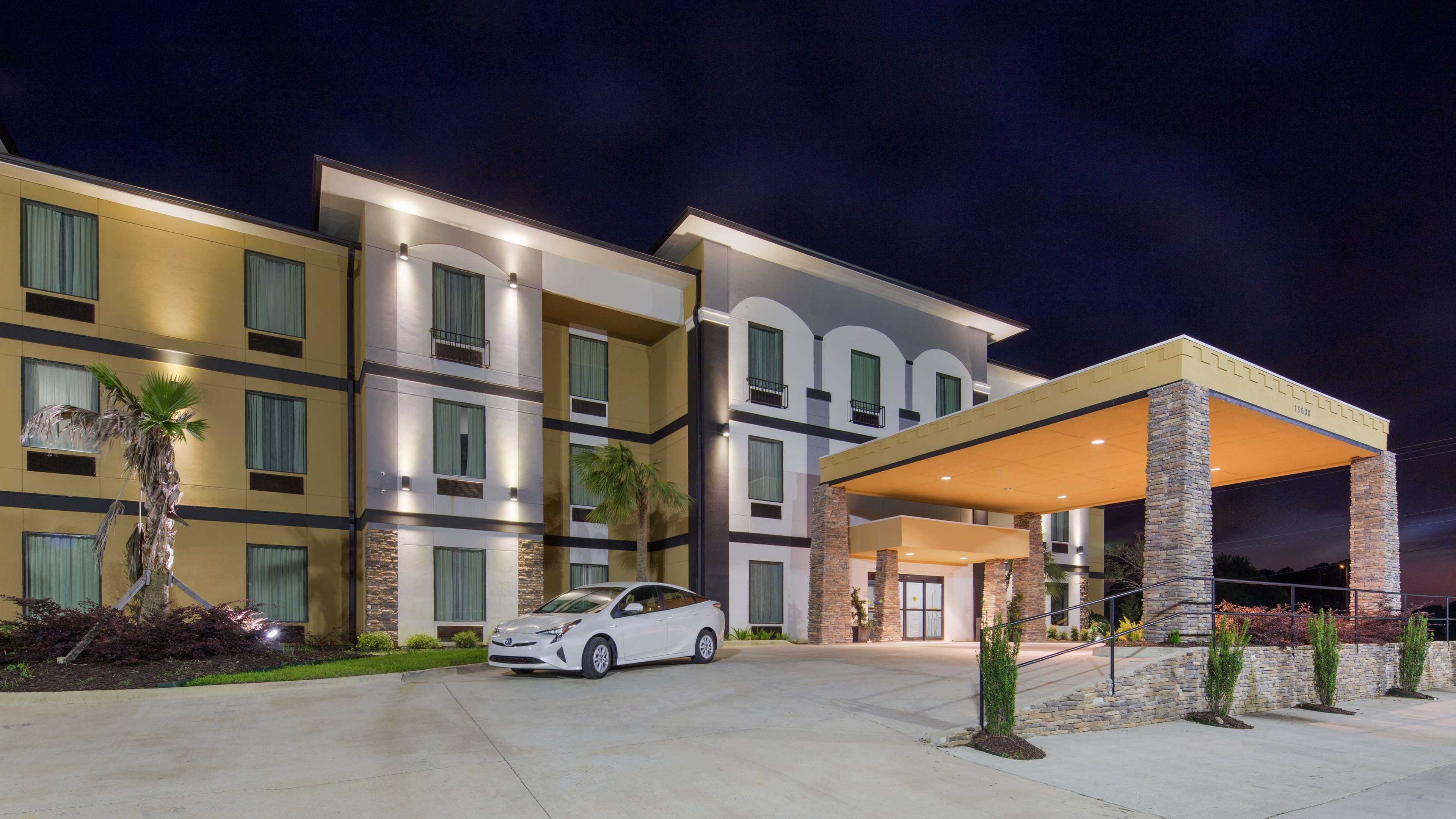 Best Western Plus Regency Park Walker Екстериор снимка