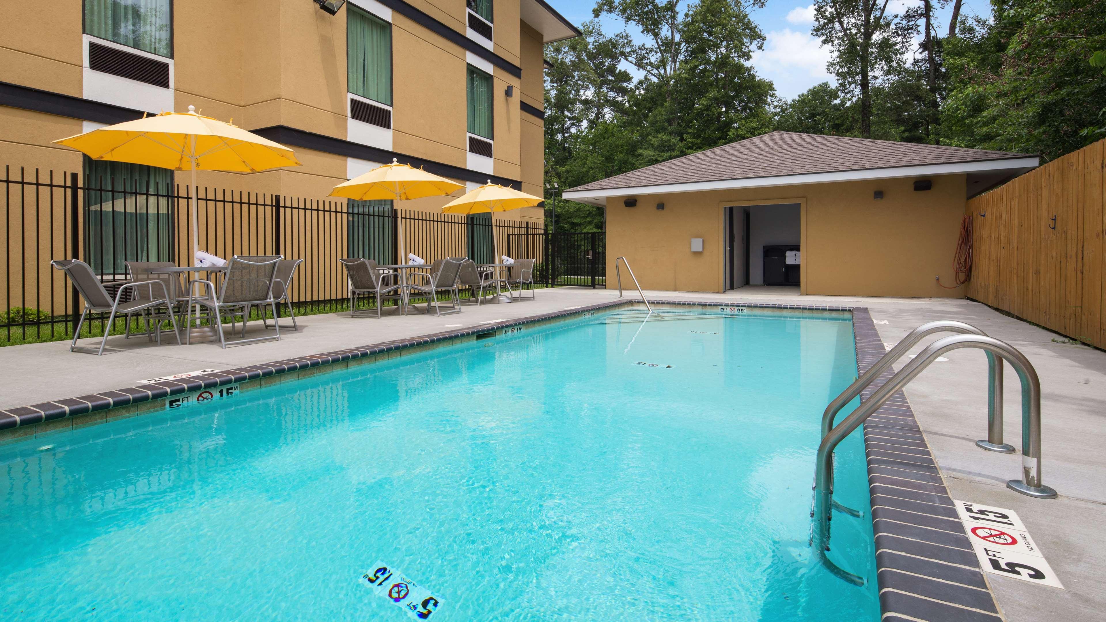 Best Western Plus Regency Park Walker Екстериор снимка