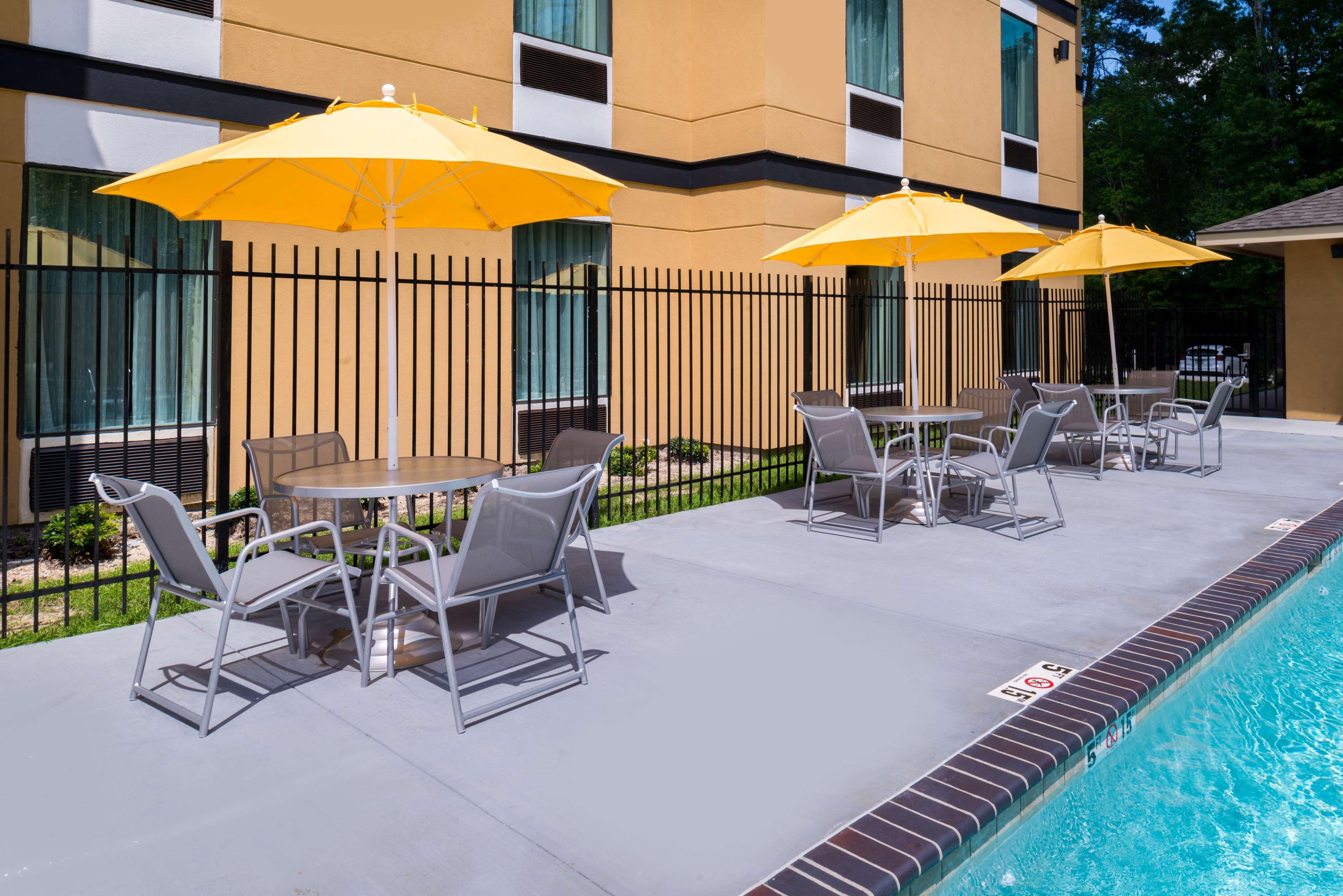 Best Western Plus Regency Park Walker Екстериор снимка