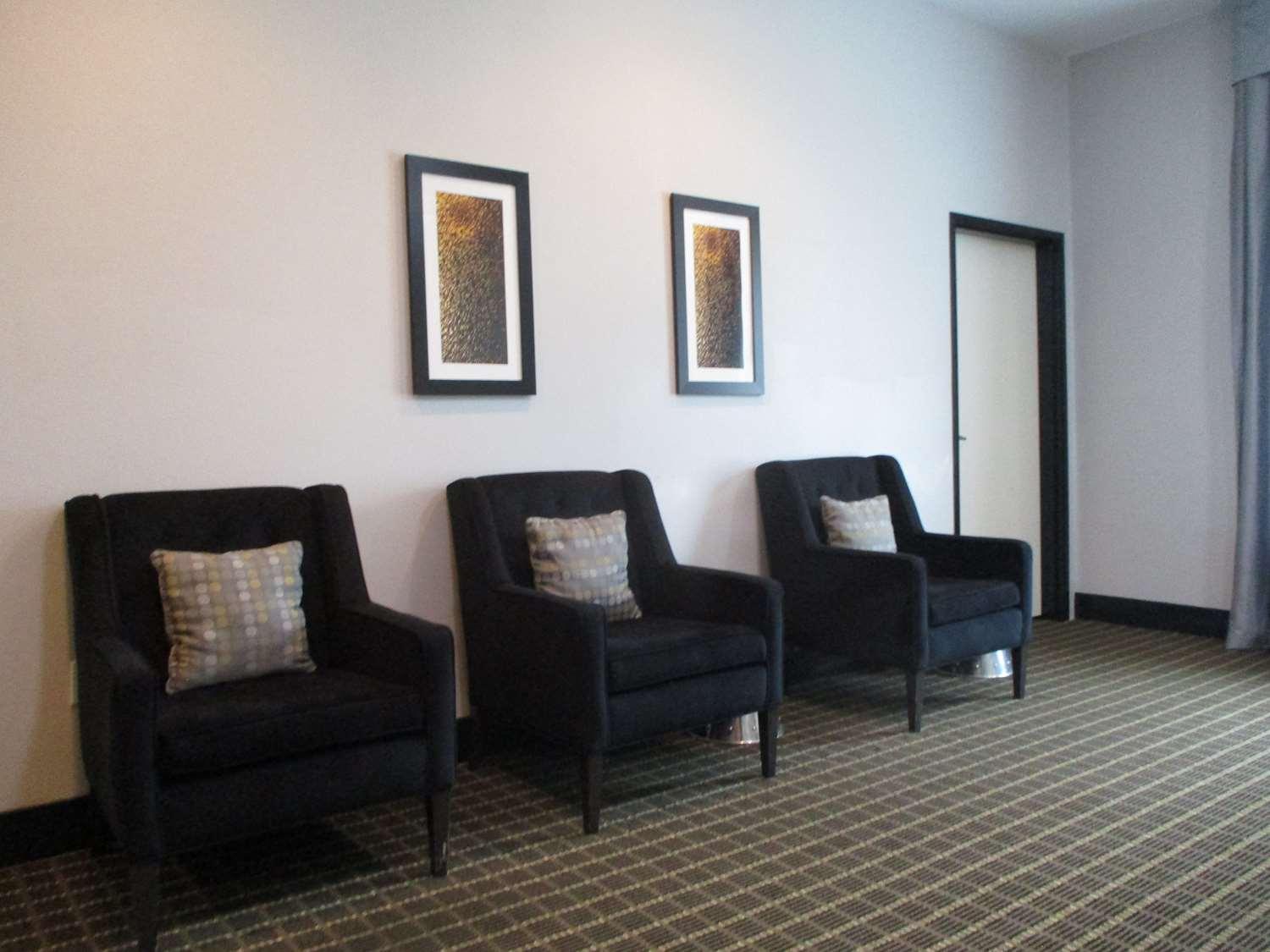 Best Western Plus Regency Park Walker Екстериор снимка