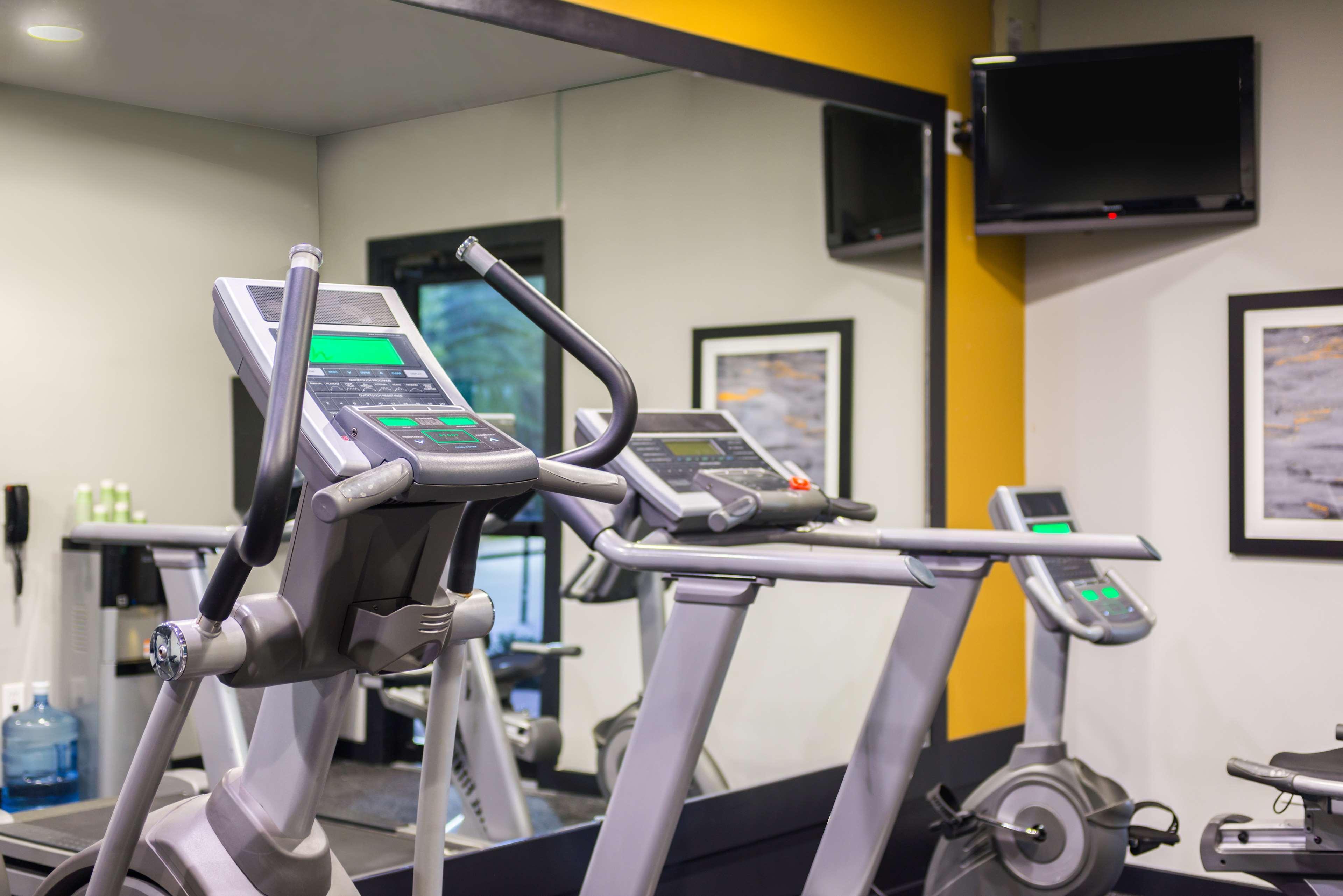 Best Western Plus Regency Park Walker Екстериор снимка