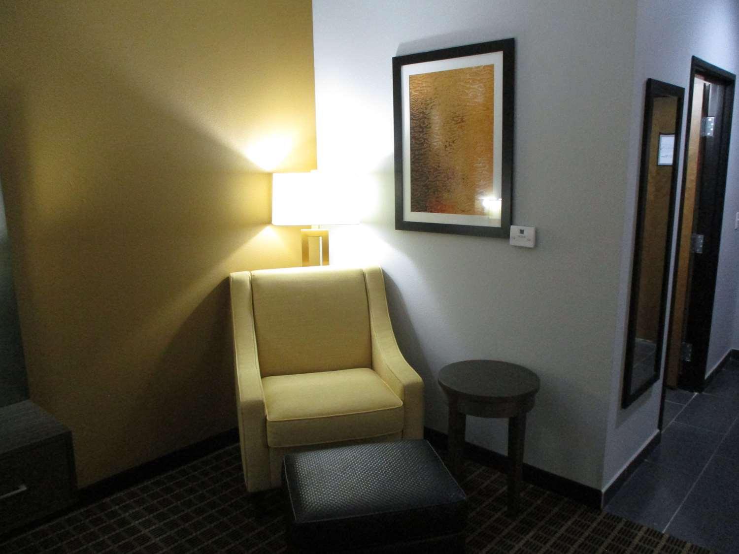 Best Western Plus Regency Park Walker Екстериор снимка