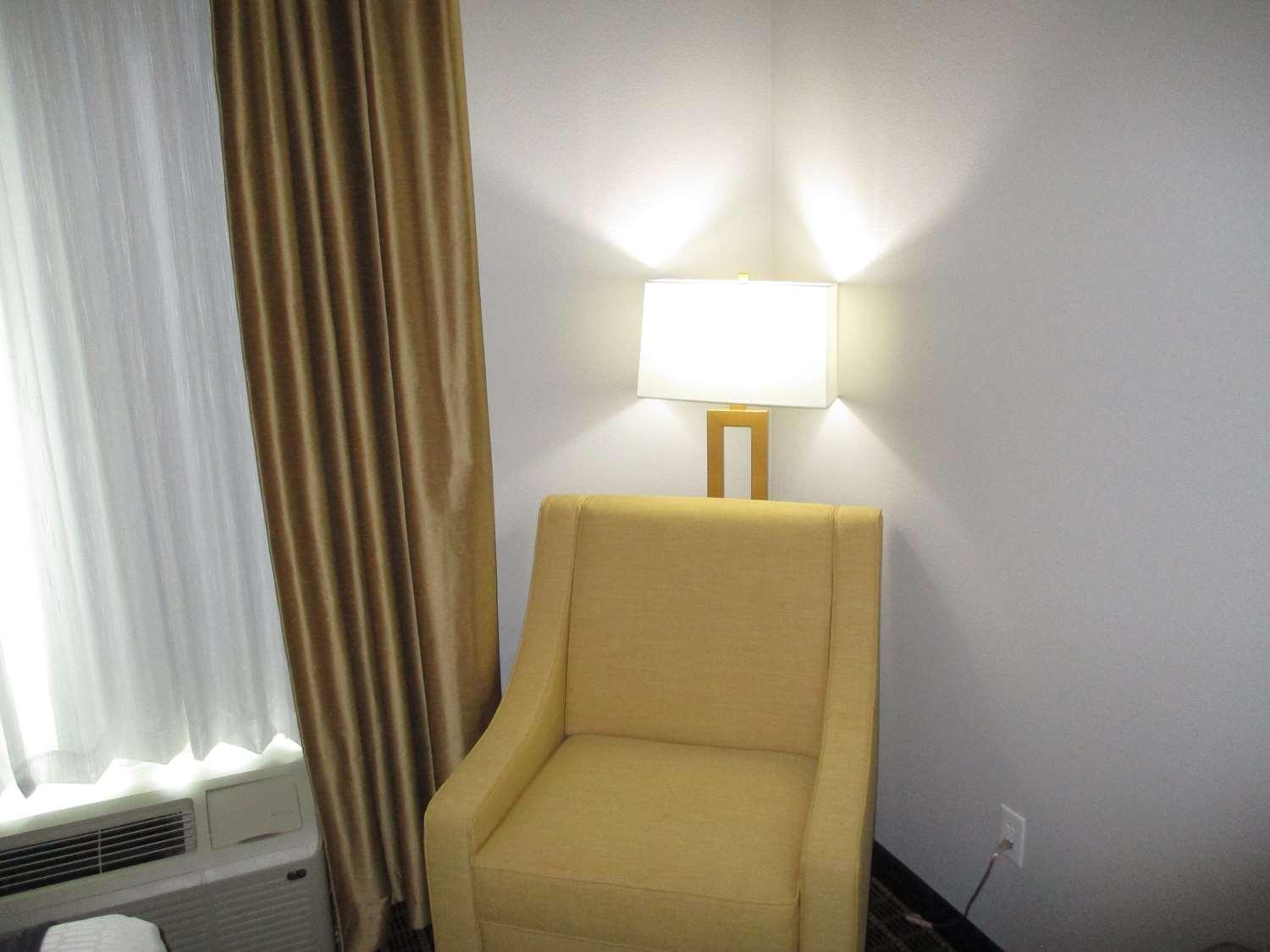 Best Western Plus Regency Park Walker Екстериор снимка
