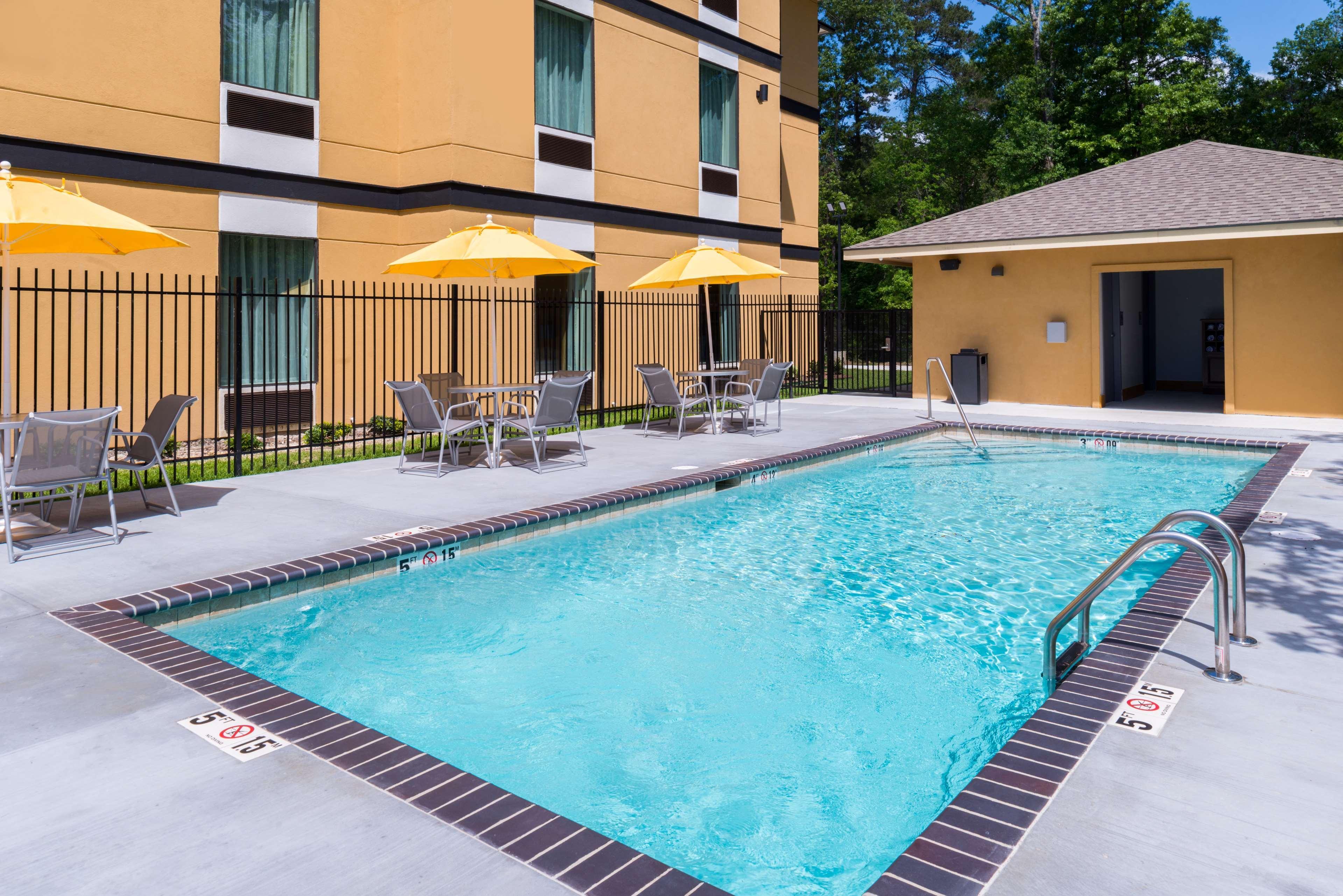 Best Western Plus Regency Park Walker Екстериор снимка