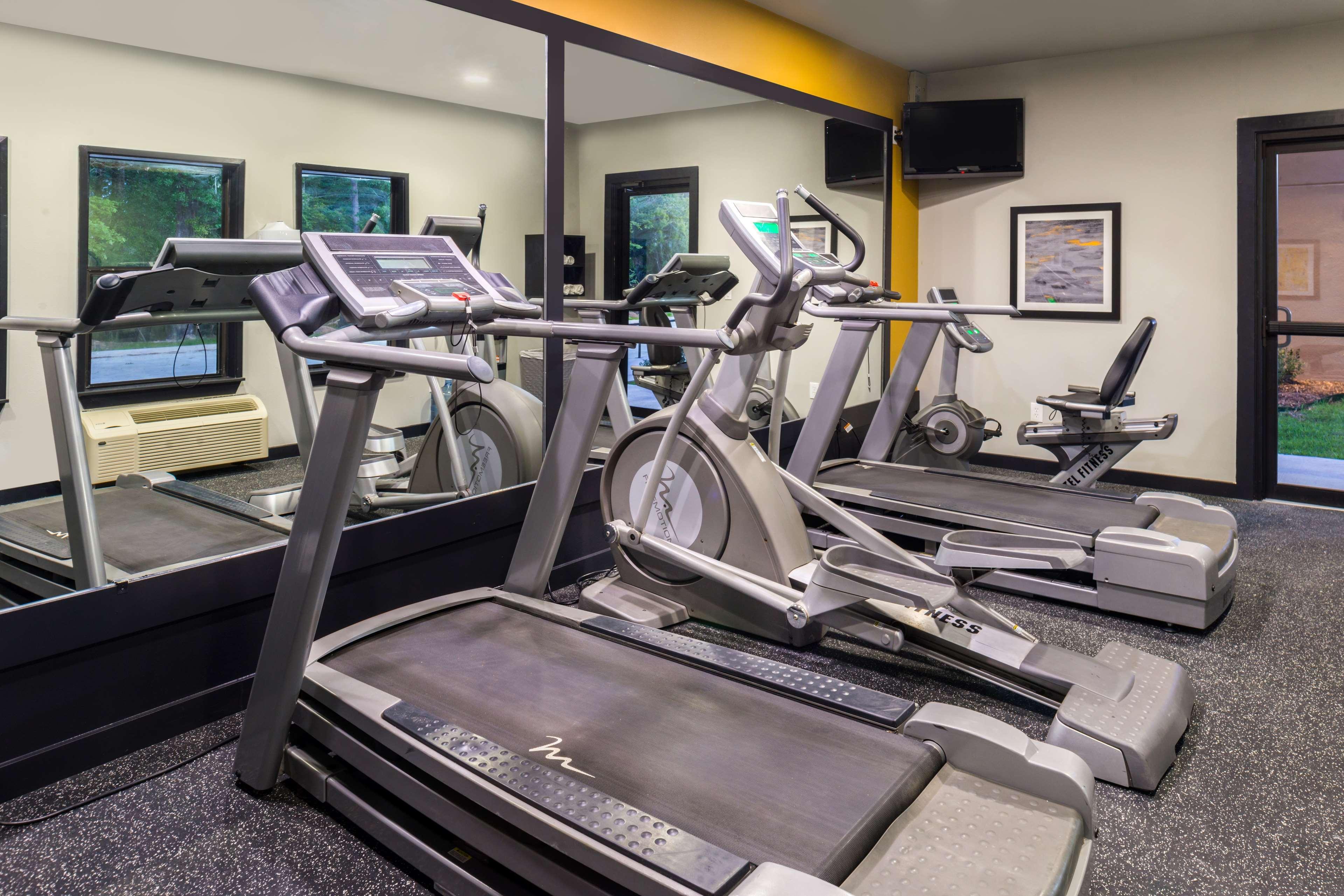 Best Western Plus Regency Park Walker Екстериор снимка