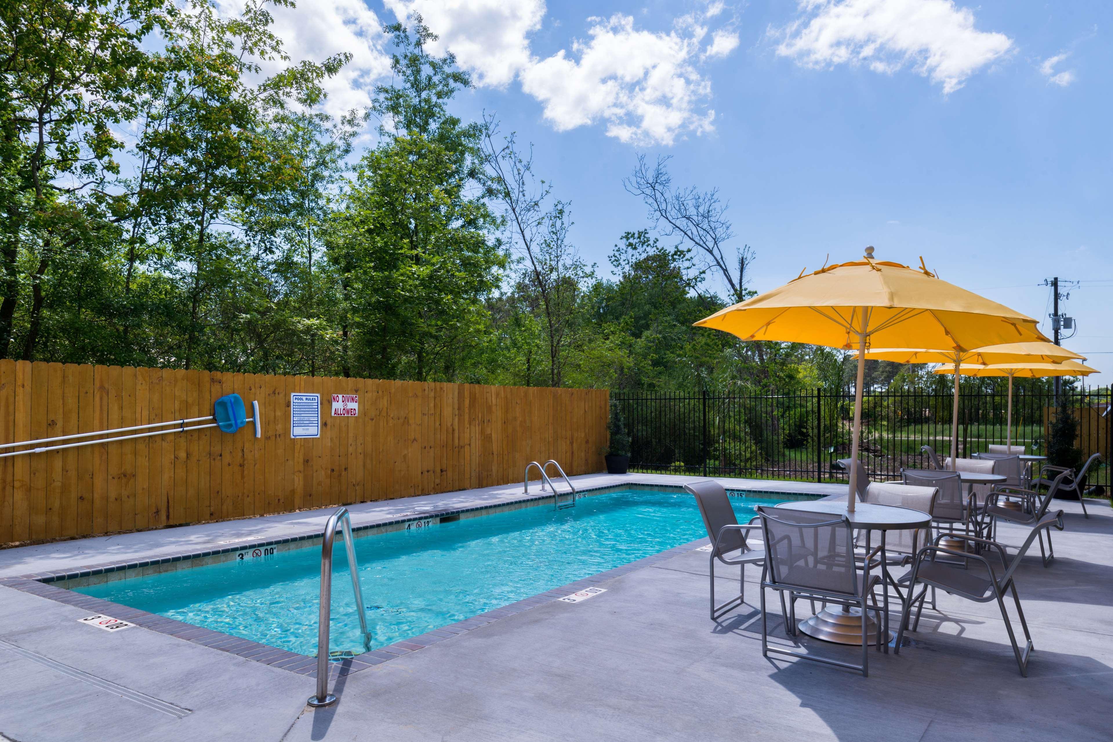 Best Western Plus Regency Park Walker Екстериор снимка