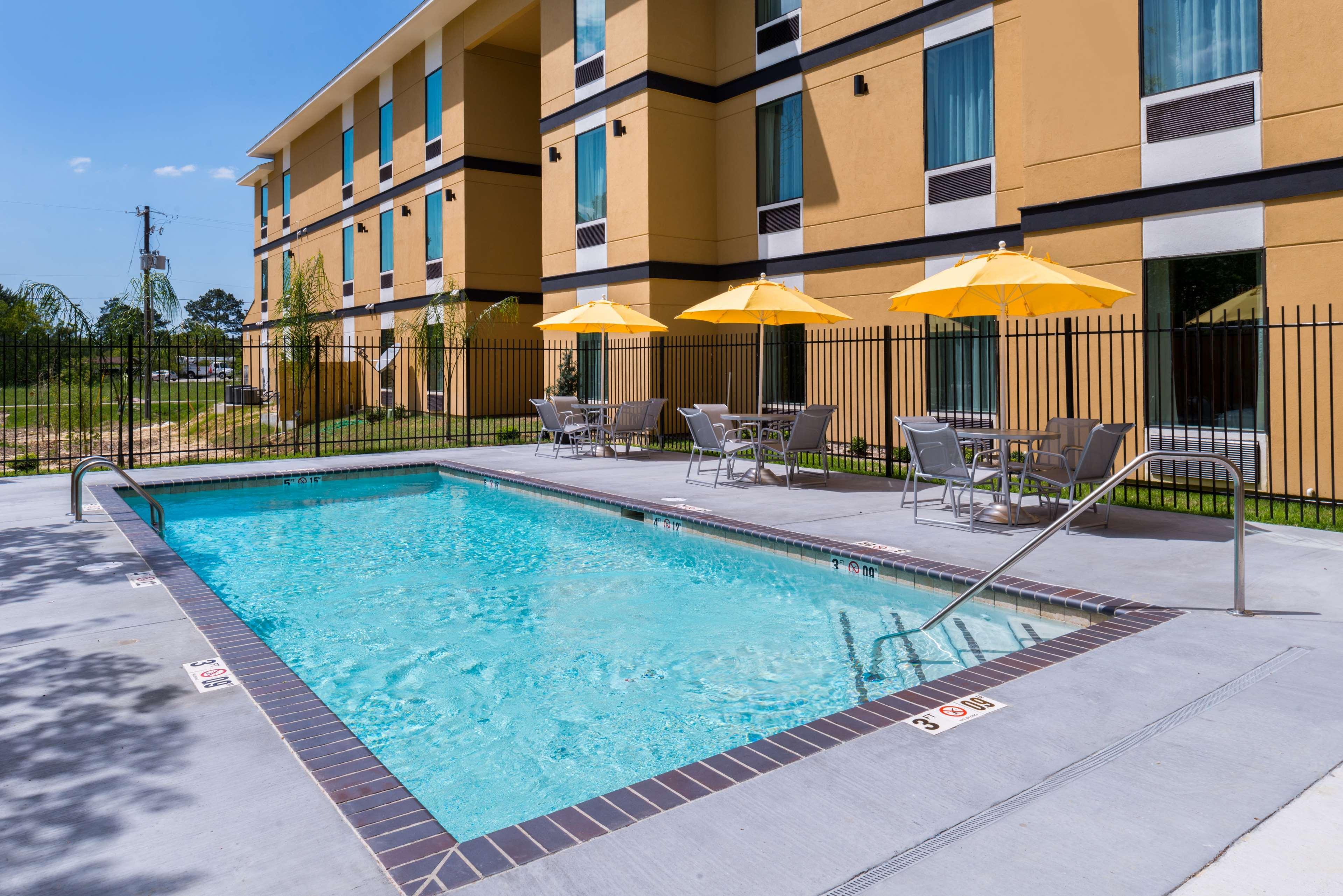 Best Western Plus Regency Park Walker Екстериор снимка