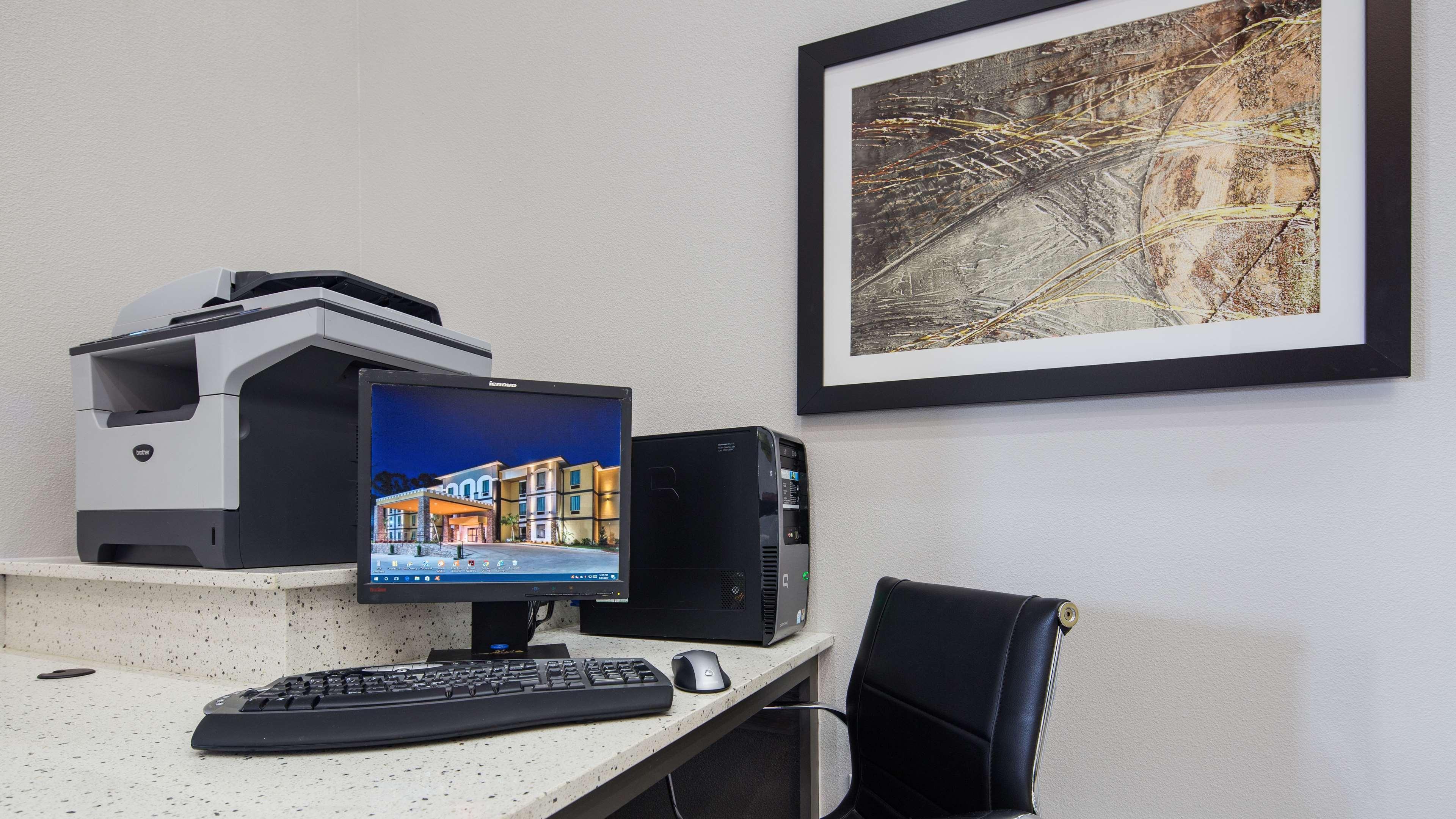 Best Western Plus Regency Park Walker Екстериор снимка