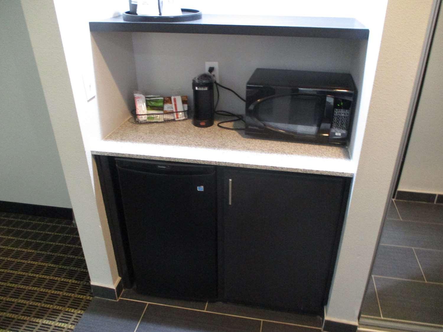 Best Western Plus Regency Park Walker Екстериор снимка