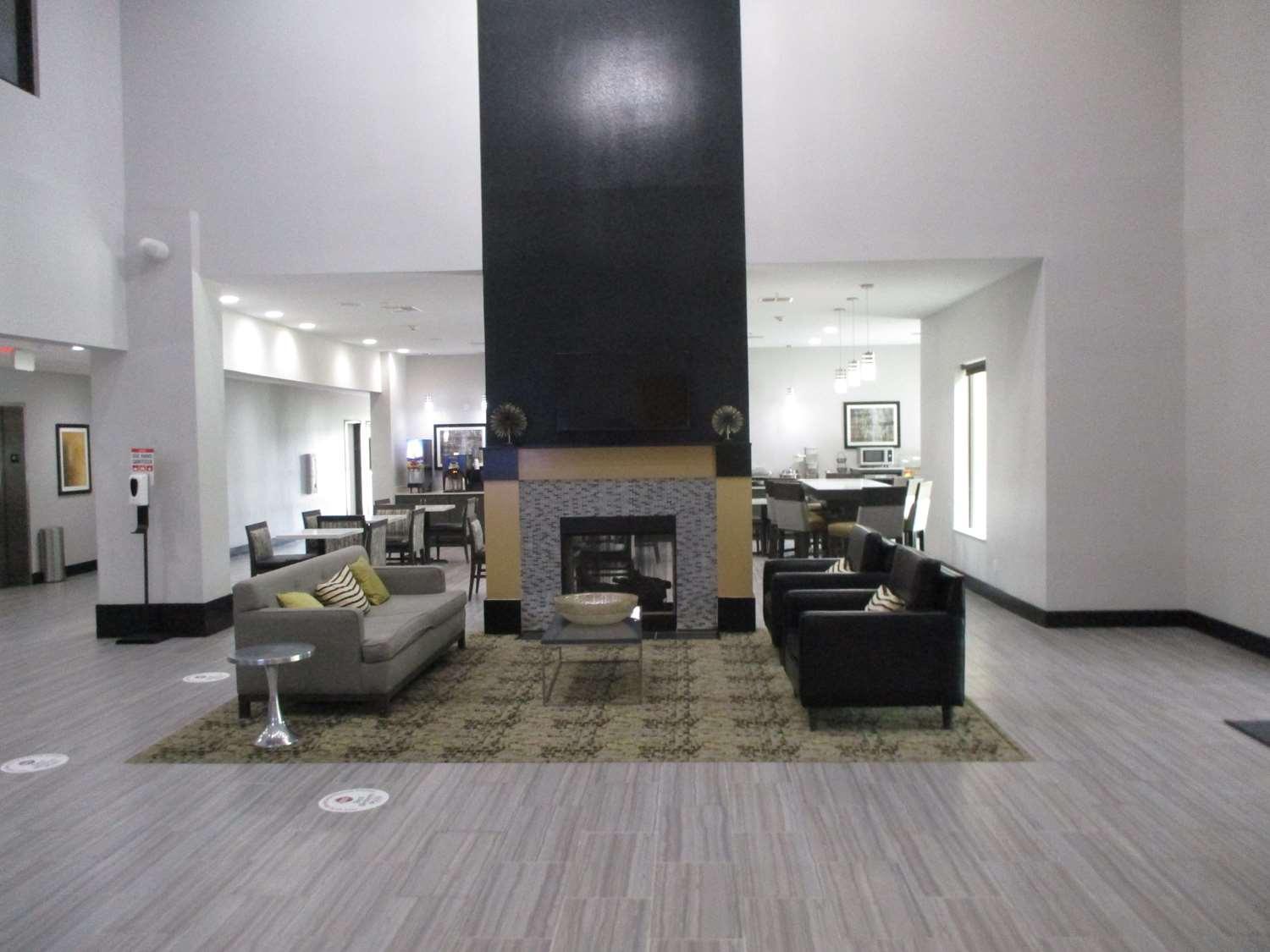 Best Western Plus Regency Park Walker Екстериор снимка